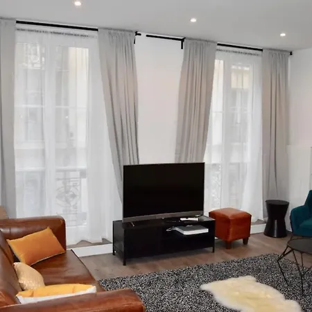 Elegant Dans Le Quartier Concorde A Apartment